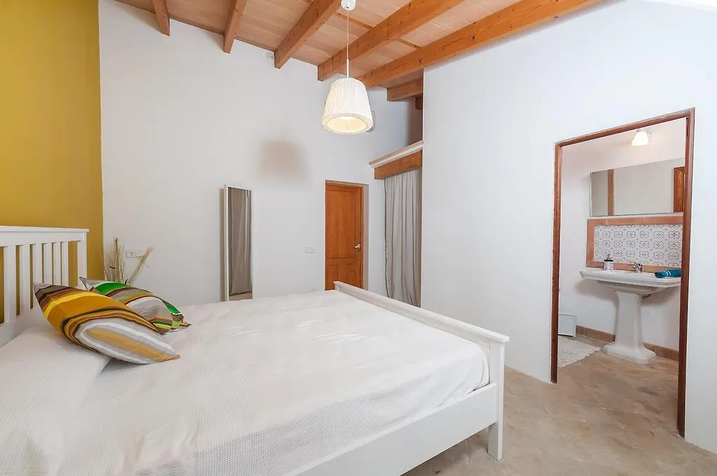 וילה אלקודיה Holiday Home Ca Na Blan Ca